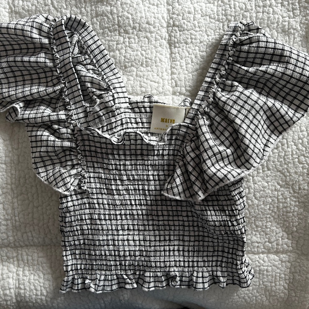 Anthropologie  Maeve smocked top with flutter sleeves - Size XS